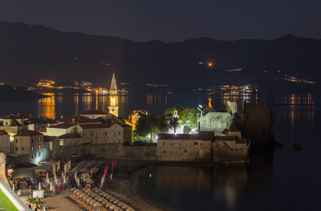 Joya de montenegro, budva nocturna